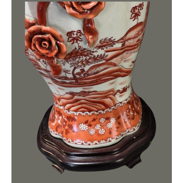 Vintage Japanese Kutani Red Landscapes Pomegranate Floral Handles Table Lamp For Sale - Image 6 of 14