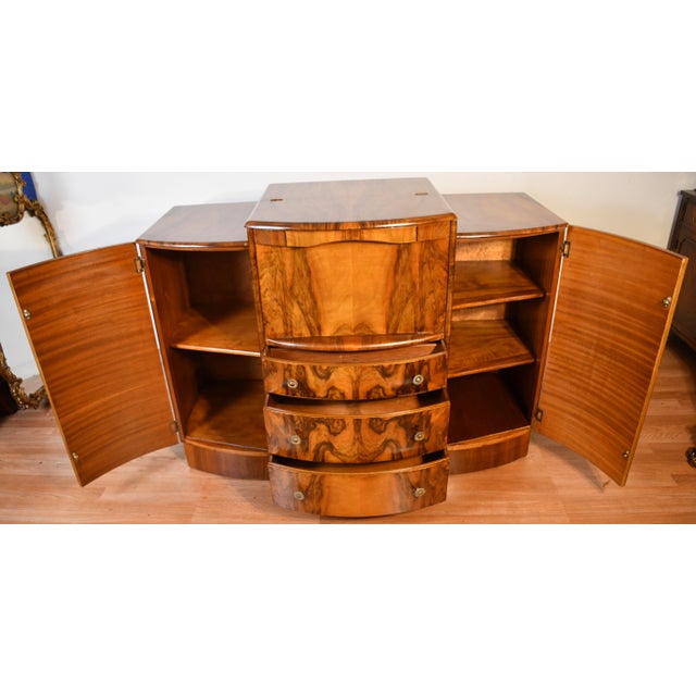 1930s Art Deco Walnut Bar / Cocktail Cabinet For Sale - Image 14 of 18