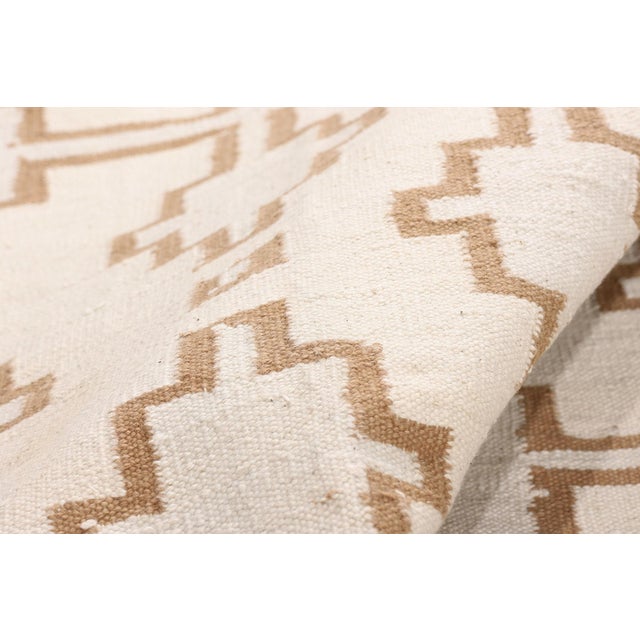 Vintage Indian Dhurrie Rug, 04'09 X 08'00 For Sale In Dallas - Image 6 of 10