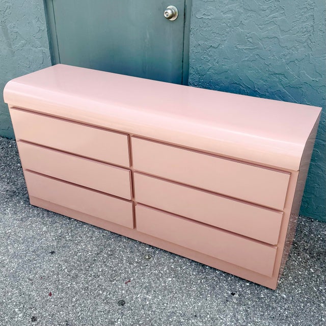 Postmodern Postmodern Pink Gloss Laminate Waterfall Dresser For Sale - Image 3 of 12