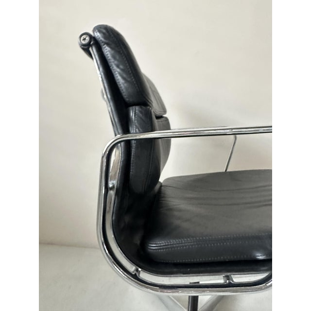 EA 208 Soft Pad Black Leather Chairs by Charles & Ray Eames for Herman Miller, 1970, Set of 2 For Sale - Image 4 of 11