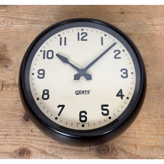 Vintage Brown Bakelite Wall Clock by Gents of Leicester, 1950s For Sale - Image 9 of 17