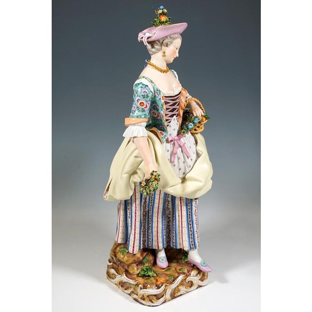 Large Gardener Figurines attributed to Kaendler & Schoenheit for Meissen, 1860s, Set of 2 For Sale - Image 4 of 17