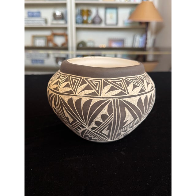 Acoma / Laguna Pueblo Sgraffito Pottery Jar — Hand-Etched Black on Matte Ground, Signed, 4.5" For Sale In Palm Springs - Image 6 of 8