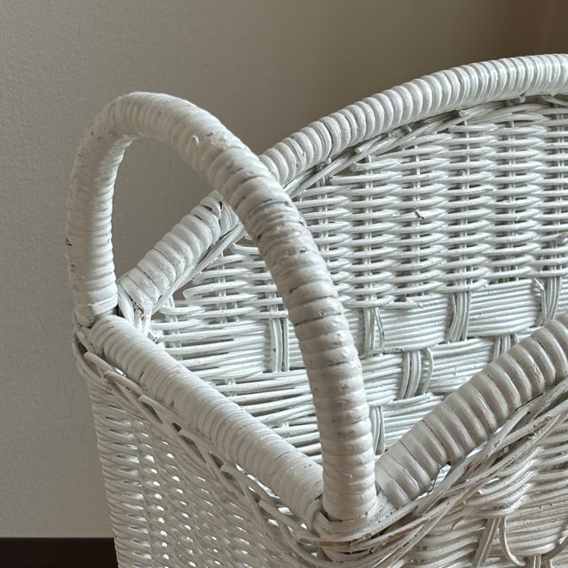 Mid-20th Century White Wicker Magazine / Book Holder For Sale - Image 9 of 12