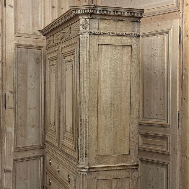 18th Century Dutch Louis XVI Period Stripped Oak Linen Press For Sale - Image 13 of 18