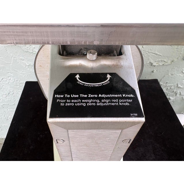 Vintage Pelouze Y50 Industrial Postal Scale, Made in Usa, 50 Lb Capacity, 1995 For Sale - Image 12 of 12