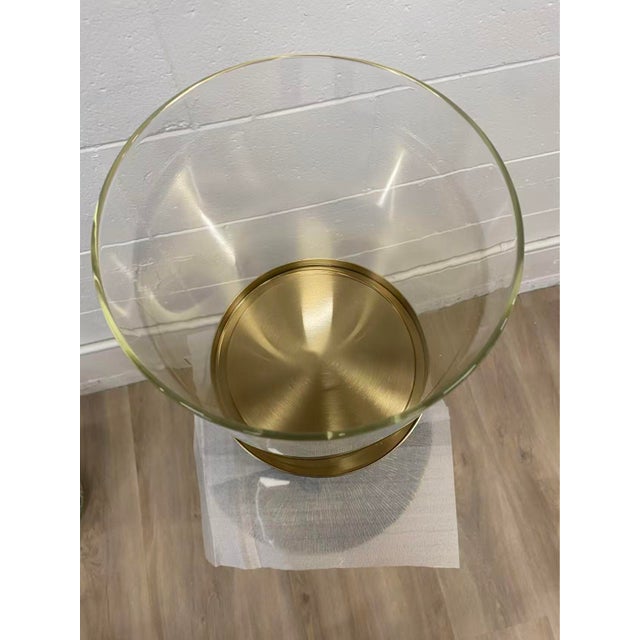 Alabaster candle holder in cross configuration with bronze finish cap and base. Glass shade included。