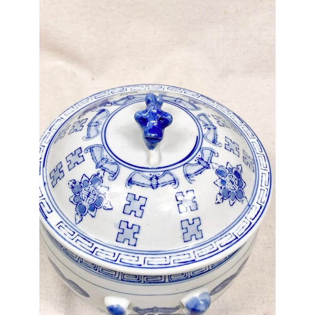 Mid-20th Century Chinese Blue & White Porcelain Kamcheng Jar With Foo Dog Lid For Sale - Image 4 of 5
