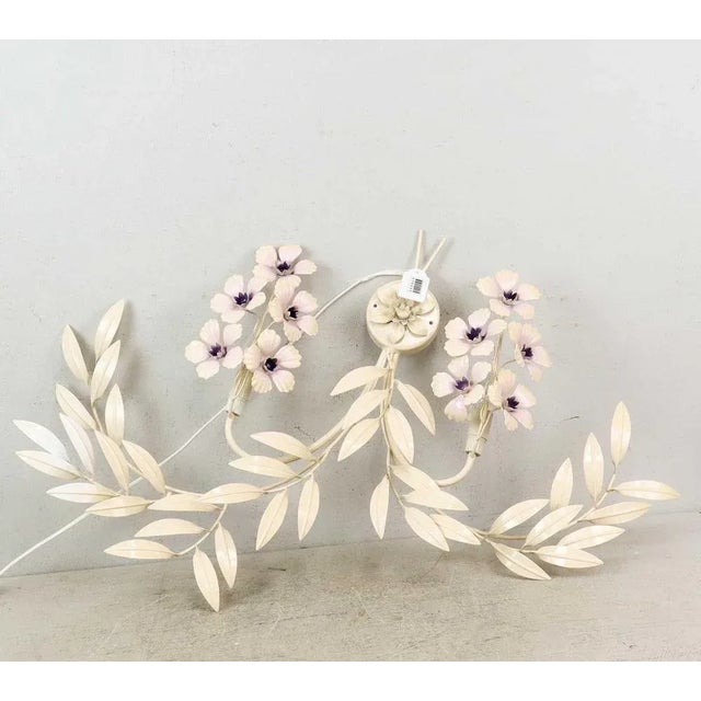 Hollywood Regency Hollywood Regency Cream White Metal Floral Leaf Wall Lamp For Sale - Image 3 of 5