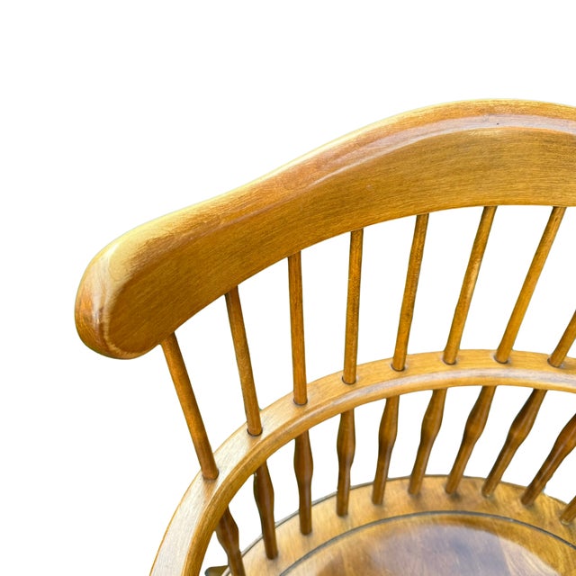1960s Vintage Ethan Allen Heirloom Maple Nutmeg Comb‑Back Windsor Arm Chairs – Pair For Sale - Image 5 of 9