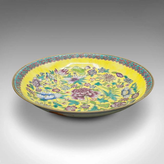 Victorian 1900s Antique Victorian Chinese Famille Jaune Decorative Dish For Sale - Image 3 of 10