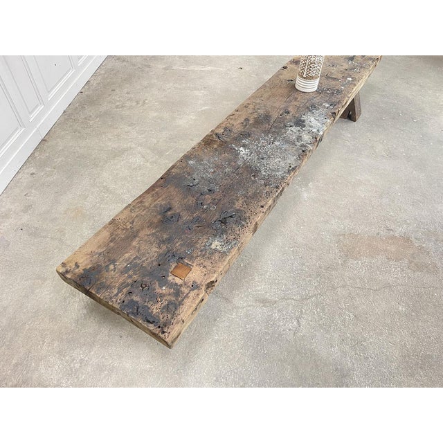 Large primitive coffee table in oak wood. Dating from the 1900s, this tripod table has a superb patina. It will give a lot...