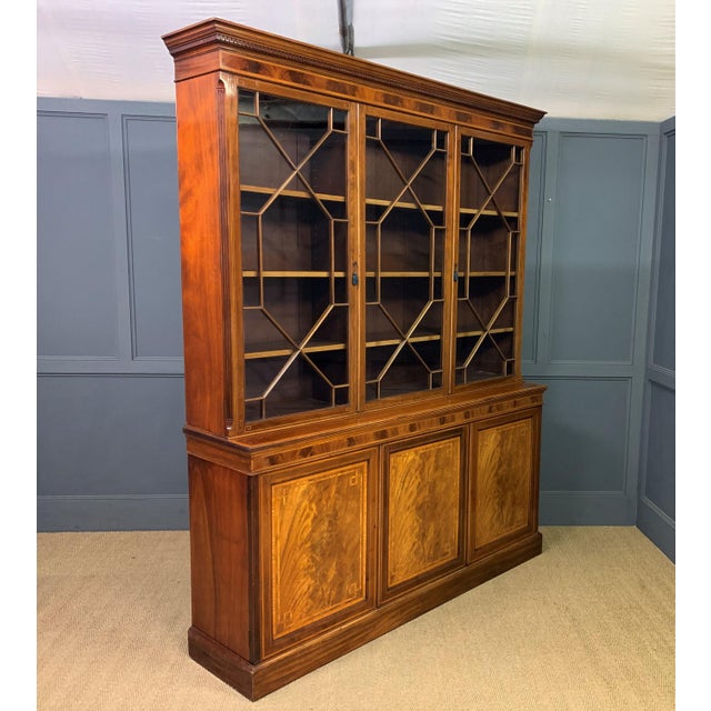 Mahogany Bookcase from Edwards & Roberts, 1900s For Sale - Image 4 of 18