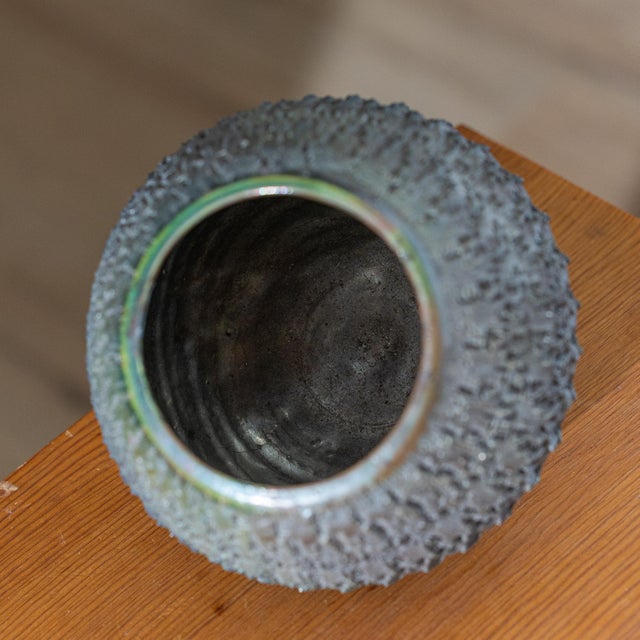 Signed J. Lares Raku Studio Pottery Vessel With Carved Textural Surface For Sale In Sacramento - Image 6 of 10