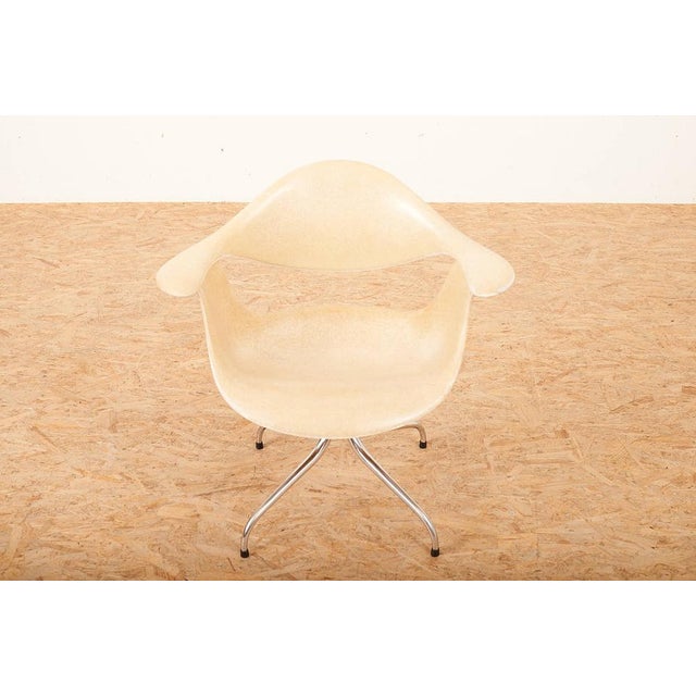 DAF Chair in Fiberglass by George Nelson for Herman Miller, 1958, in Good conditions. Designed 1950 to 1959 I have...