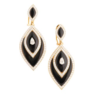 Natural diamond 3.87cts & black onyx 17.59cts earring in 18k gold For Sale