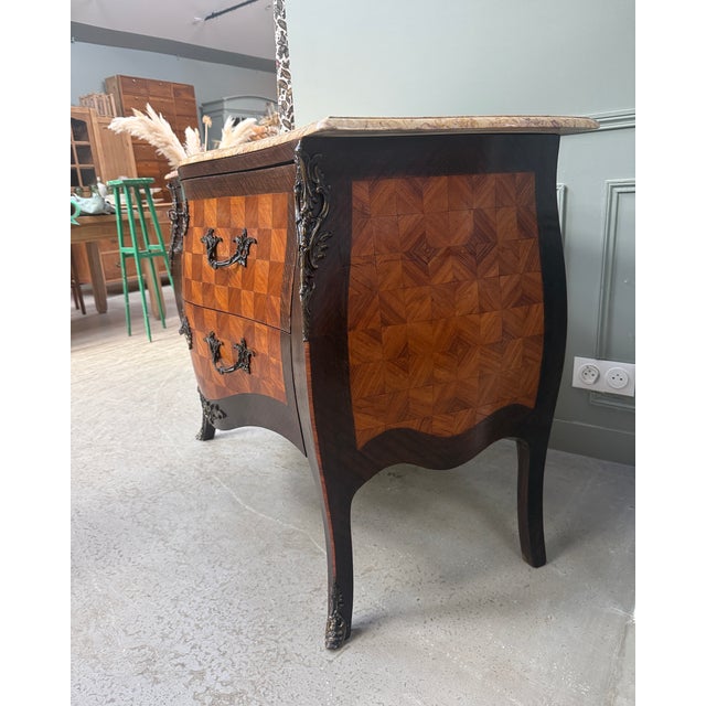 Louis XV Commode in Brass and Wood For Sale - Image 6 of 15