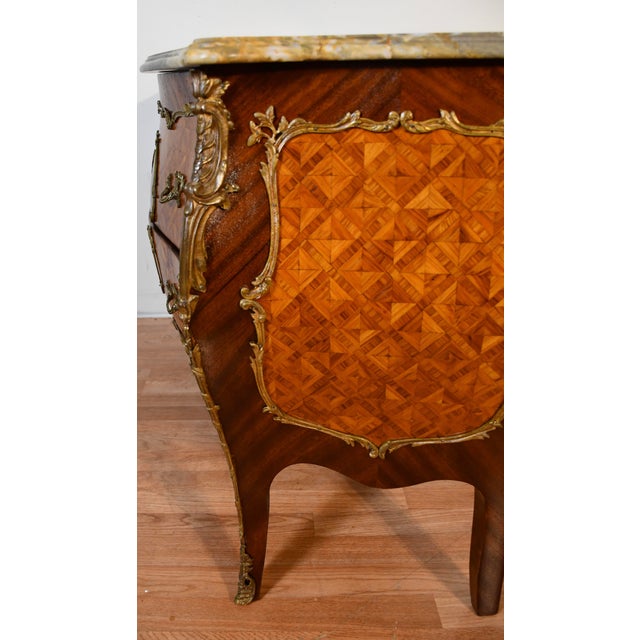 1930s French Louis XV Walnut & Marble Top Commode / Dresser / Chest of Drawers For Sale - Image 12 of 17