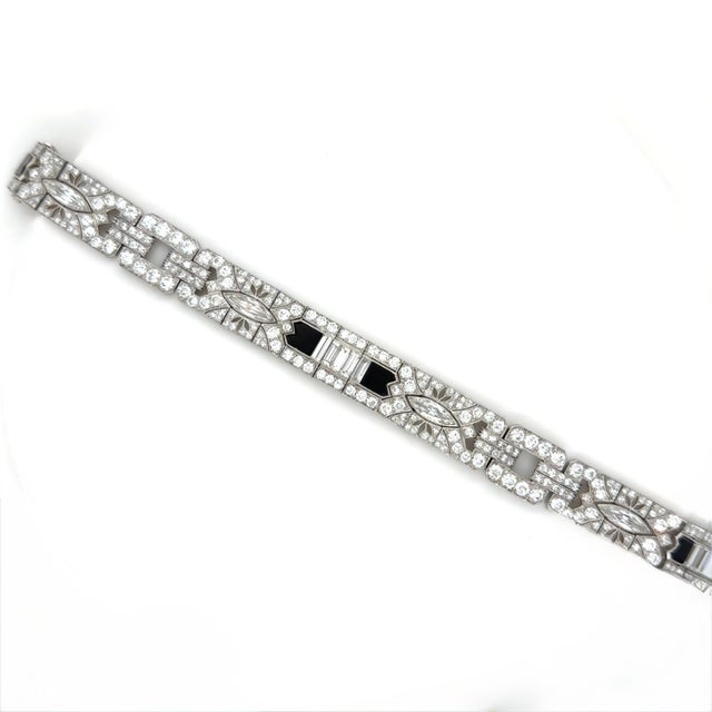Art Deco 1920s Art Deco, 15.50 Carats Diamond and Onyx Bracelet, Platinum For Sale - Image 3 of 6