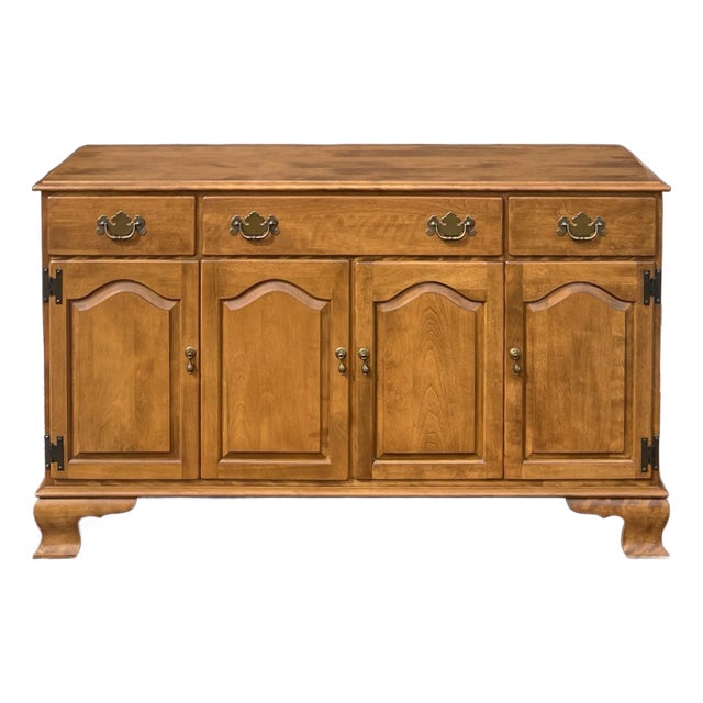 Vintage Ethan Allen Heirloom Nutmeg Maple Traditional 6 Drawer Buffet or Sideboard (10-6016) For Sale