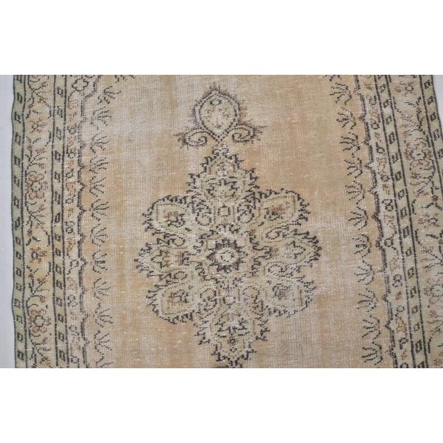 1950s Vintage Handwoven Oushak With Floral Medallion For Sale - Image 5 of 10