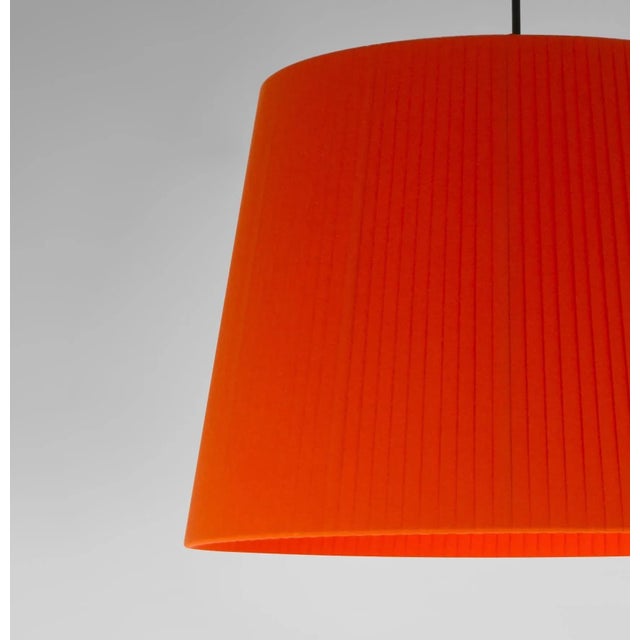 Contemporary Red Sísísí Cónicas GT1 Pendant Lamp by Santa & Cole For Sale - Image 3 of 4