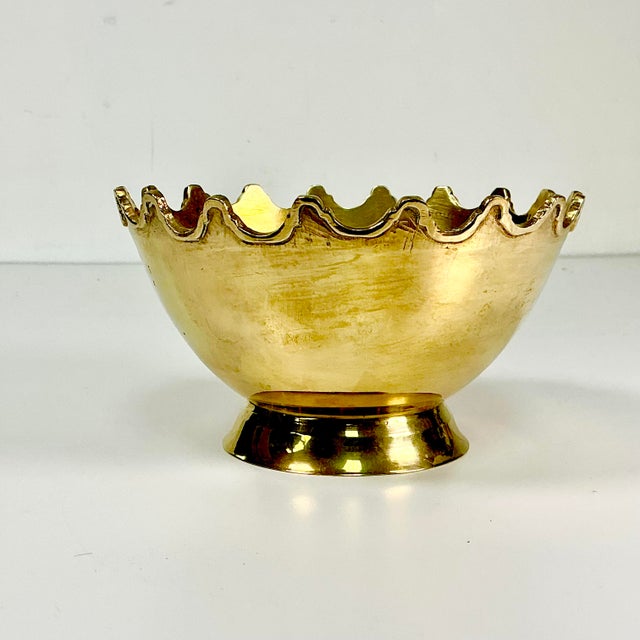 Mid 20th Century Vintage Hollywood Regency Art Deco Brass Crown Bowl After Mottahedeh For Sale - Image 5 of 10