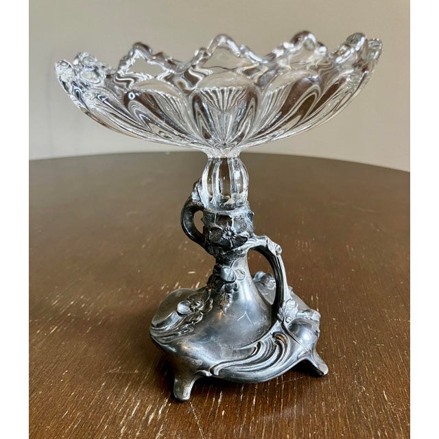 1900 - 1909 Antique Art Nouveau Figural Floral Spelter and Scalloped Glass Centerpiece Tazza For Sale - Image 5 of 17
