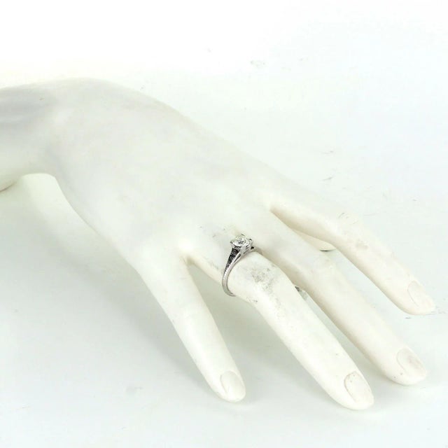 Antique Deco 0.85 Carat Diamond Ring Vintage 18 Karat White Gold Estate size 7 For Sale In Los Angeles - Image 6 of 7