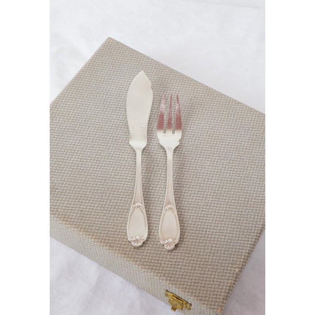 1950s Vintage Louis XV Style Fish Cutlery for Twelve, 1950s, Set of 24 For Sale - Image 5 of 9