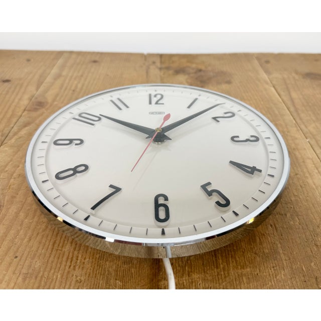 Vintage White Electric Wall Clock from Metamec, 1970s For Sale - Image 9 of 17