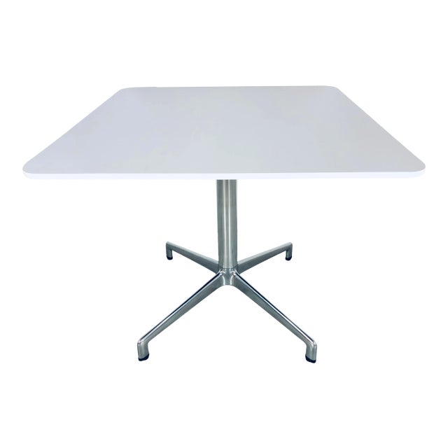 Mid-Century Modern Eoos Keilhauser White “Juxta” Side Table For Sale