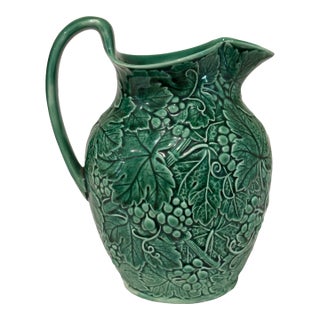 Vintage Wedgwood Majolica Style Etruria & Barlaston Green Grapes & Leaves Pitcher For Sale