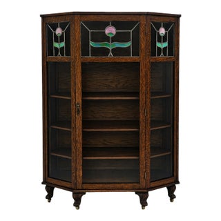 Antique Arts & Crafts Oak China Cabinet With Leaded Floral Glass, C. 1900 For Sale