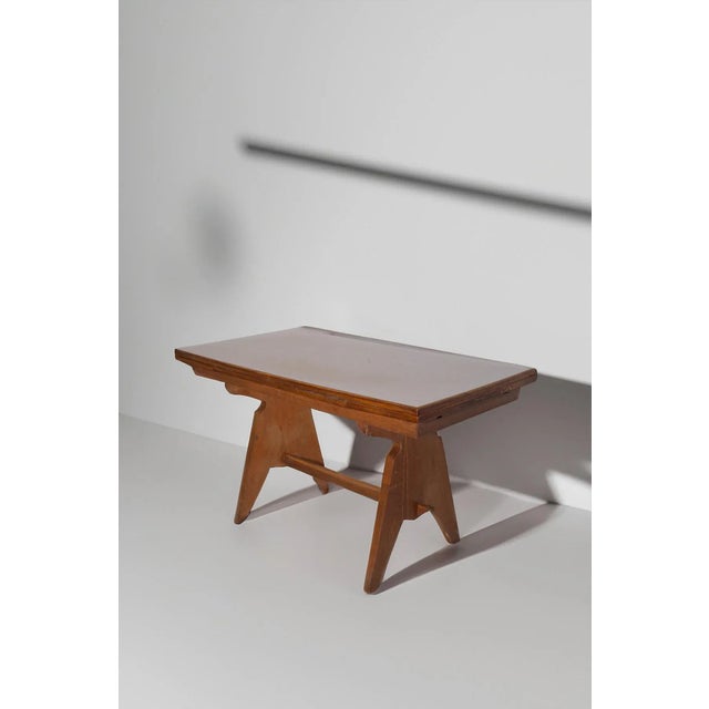 This extendable table from the 1950s is a true example of Italian design from that era, crafted in the style of Paolo...