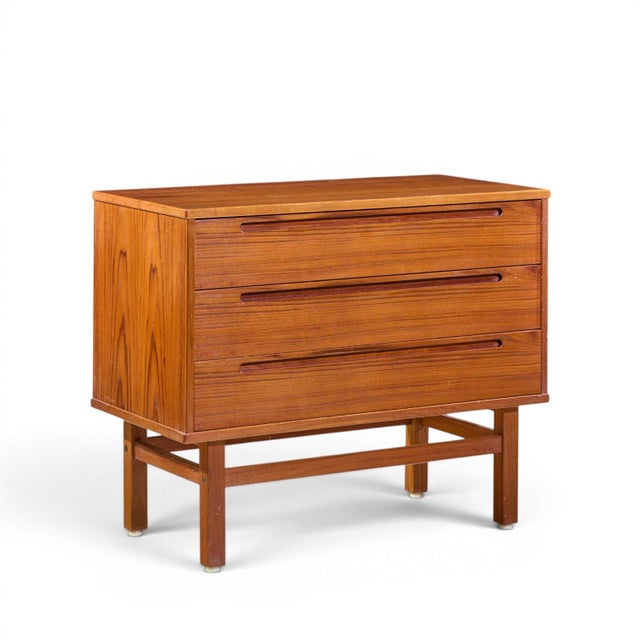 Nils Jonsson for Tørring Møbelfabrik Mid Century Danish Teak Dresser Chest of Drawers - Pair For Sale In Chicago - Image 6 of 12
