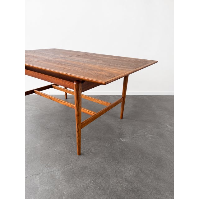 Mid Century 1960s Teak and Oak Expanding Dining Table For Sale In Los Angeles - Image 6 of 7