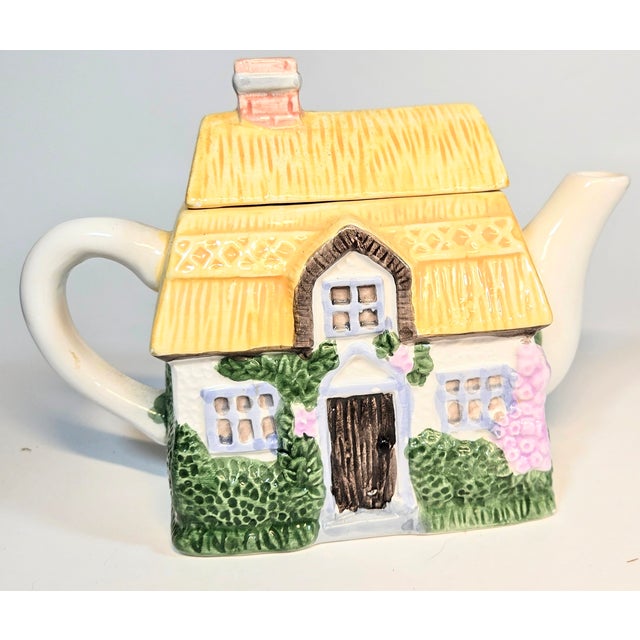 The size is slightly smaller than an average teapot, the effect seriously larger than average. The European cottage...