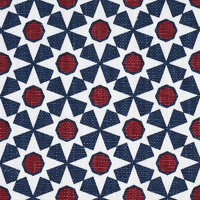 A supremely usable sunburst-like print with a happy sophistication and endless application possibilities. Sold as a 2-yard...