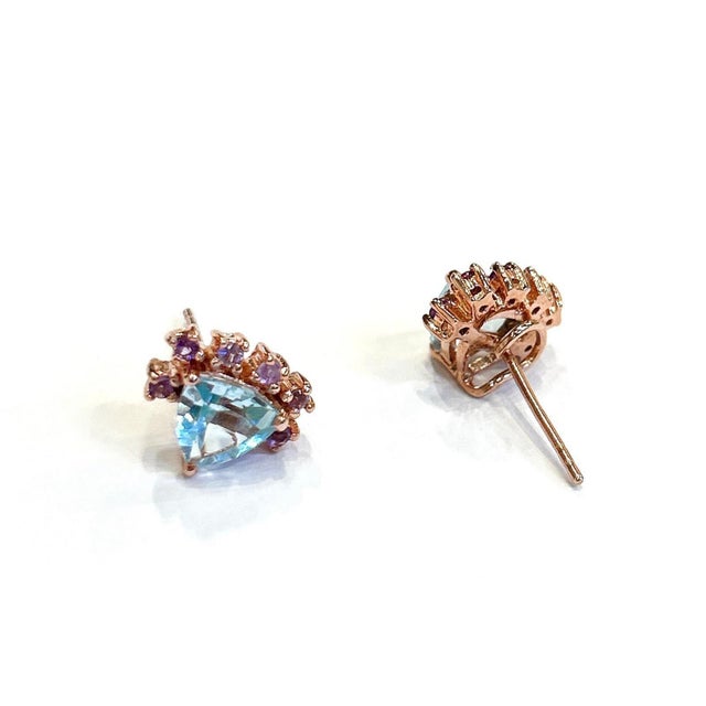 Contemporary Bochic “Orient” Blue Topaz Trillions & Amethyst Earrings Set 18K Gold & Silver For Sale - Image 3 of 10