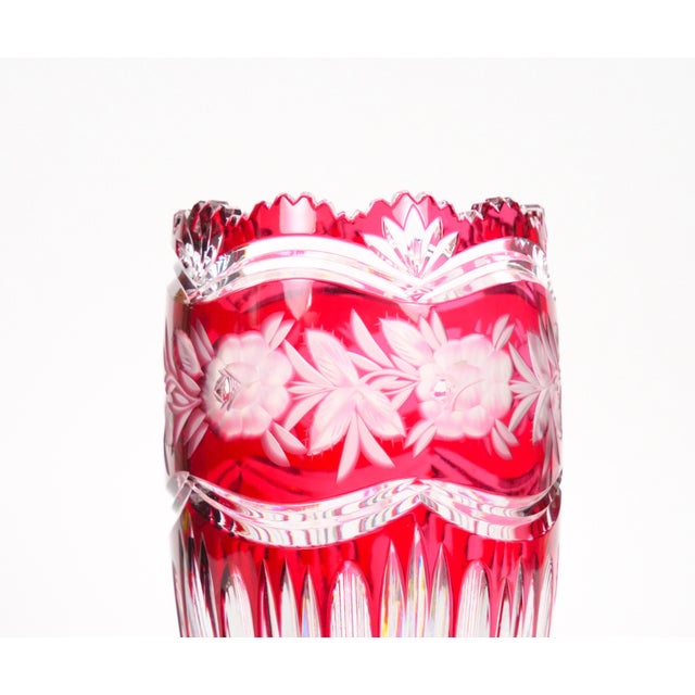 Traditional Val Saint Lambert Cut & Etched Glass Vase With Floral and Foliate Decoration For Sale - Image 3 of 9
