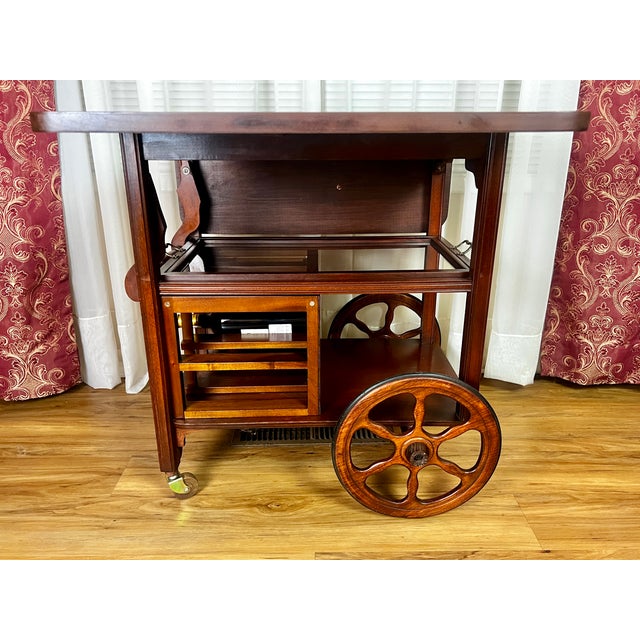 Auburn Early 20th-Century Mahogany Serving Trolley With Drop-Leaf Top and Glass Tray For Sale - Image 8 of 11