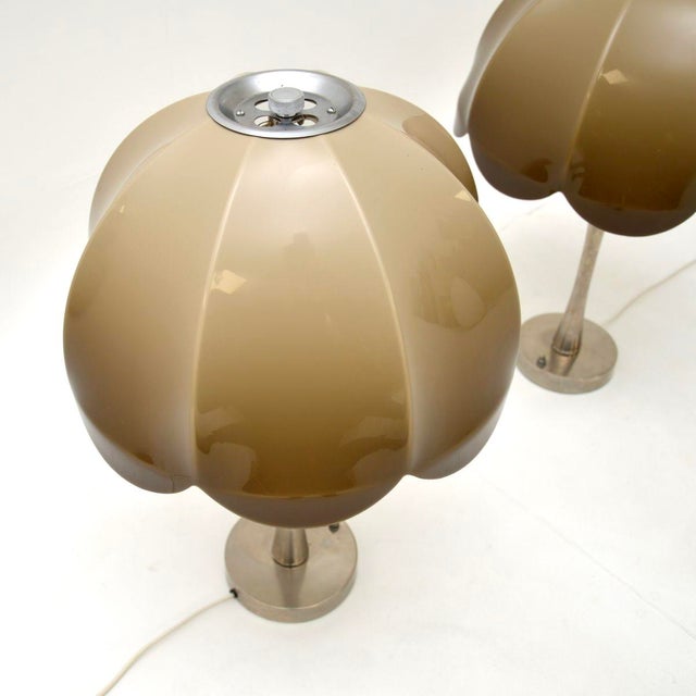 Guzzini Vintage Chrome and Acrylic Table Lamps in the style of Guzzini, 1970s, Set of 2 For Sale - Image 4 of 11