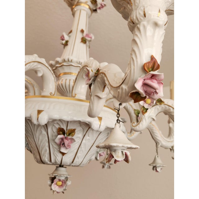 Large Hand-Painted Gilded Floral Ceramic 8-Light Chandelier from Mangani D'Arte, Florence, Italy, 1950s For Sale - Image 6 of 18