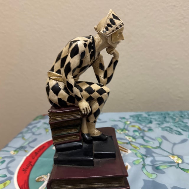 1970s French Art Deco Hand-Painted Harlequin "The Thinker" Jester Bookend For Sale - Image 5 of 10