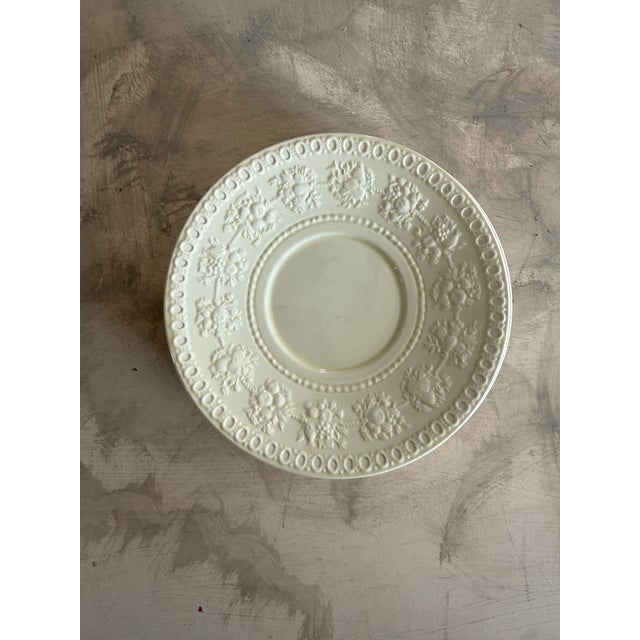 Ceramic 1950s Wedgwood Wellesley 7 Inch Plates Set of 6 – Cream Embossed Queensware – Made in England For Sale - Image 7 of 12
