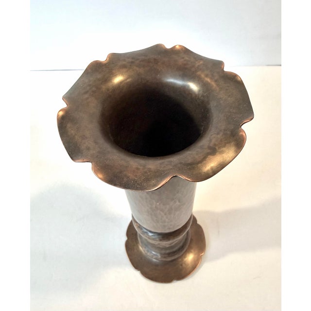 Metal Signed Frans Gyllenberg Hand Hammered Copper 9” Floriform Vase - Boston Arts and Crafts Society C. 1910. For Sale - Image 7 of 12