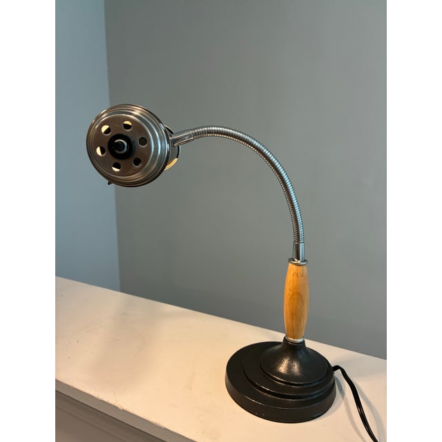 Mid-Century Modern Gooseneck Bankers Desk Lamp With Tubular Shade & Turned Wood Accent – Machine Age / Atomic Style For Sale - Image 10 of 11