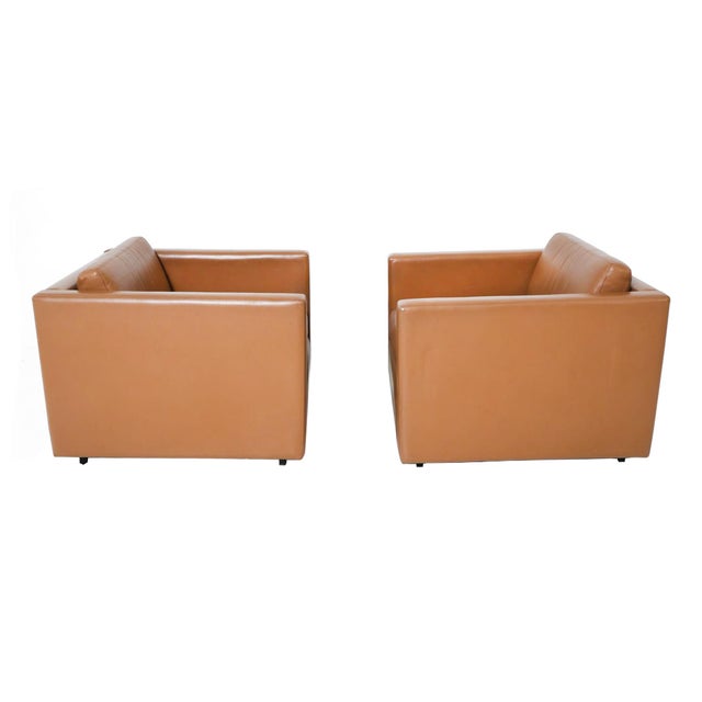 A classic designed by Charles Pfister for Knoll and made in the 1970s, these cube club chairs have their original rich...